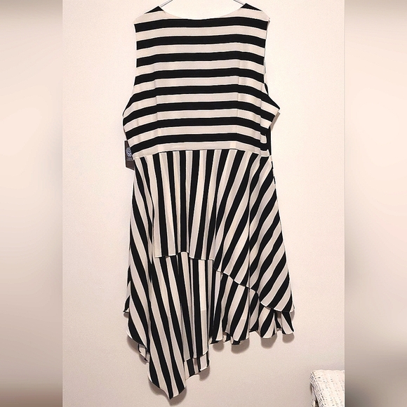 Vince Camuto Women's Black & White Striped Asymmetric Flowy Dress NWT Size 22W - Picture 10 of 14